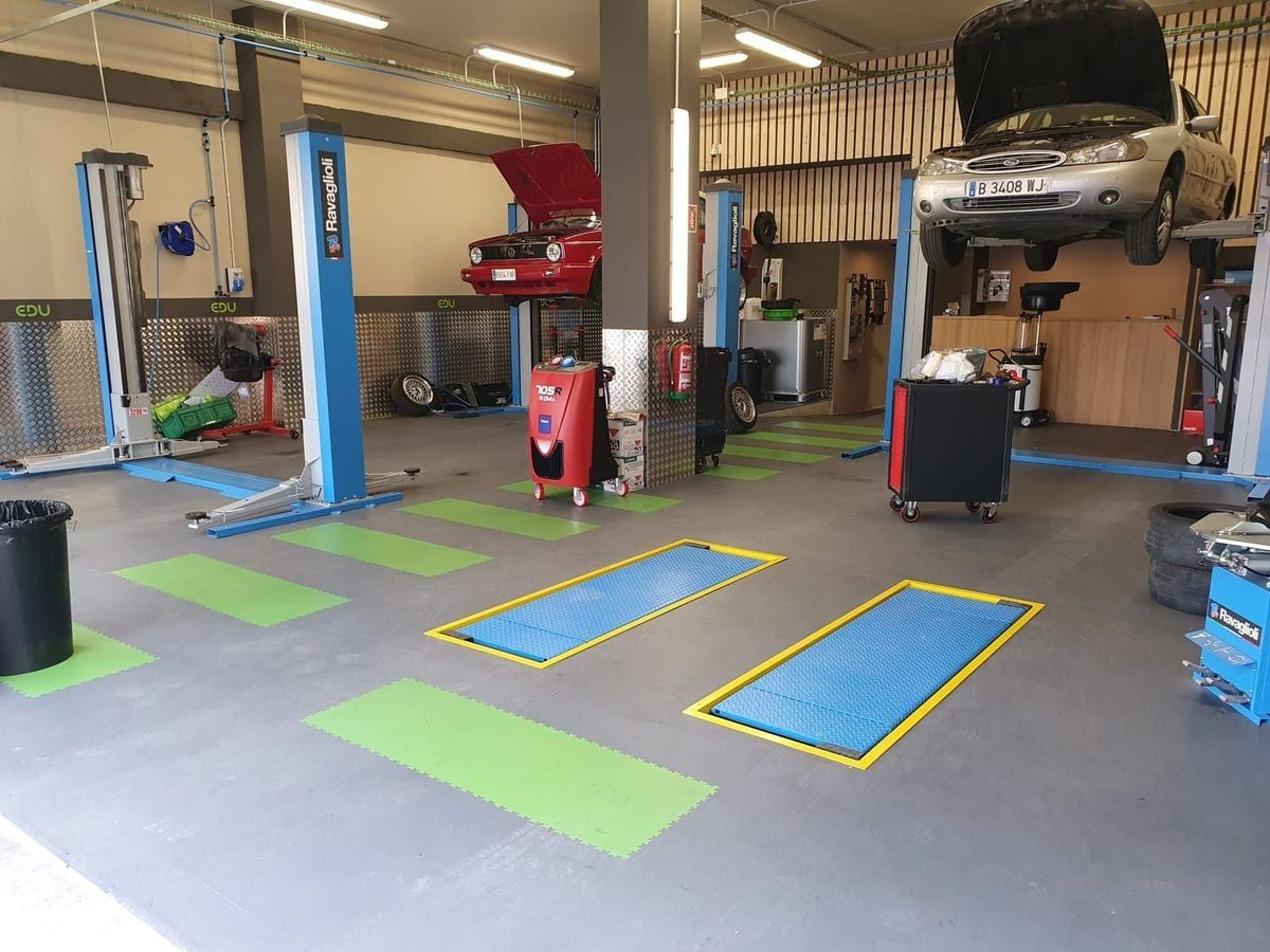 Pavimento modular instalado em garagem