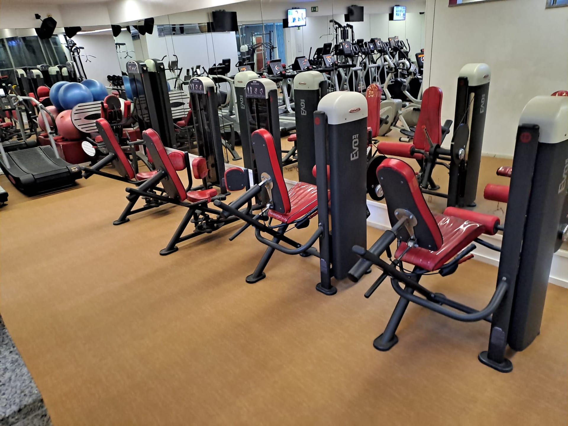 Lux Health Club
